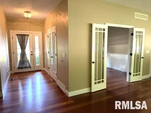 Entry Way - 1620 Hoechester Rd, Springfield, IL 62712 photo 2 of 7