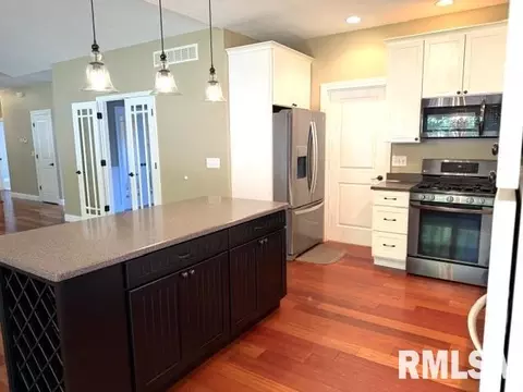 Kitchen - 1620 Hoechester Rd, Springfield, IL 62712 photo 4 of 7