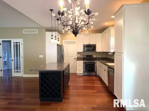 Kitchen - 1620 Hoechester Rd, Springfield, IL 62712 photo 2 of 7