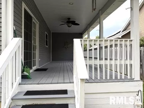 Exterior - 1620 Hoechester Rd, Springfield, IL 62712 photo 5 of 9