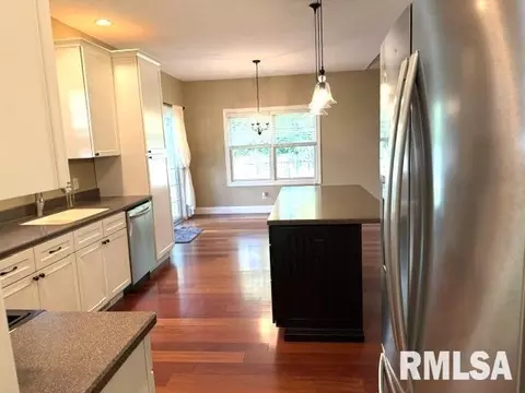Kitchen - 1620 Hoechester Rd, Springfield, IL 62712 photo 6 of 7