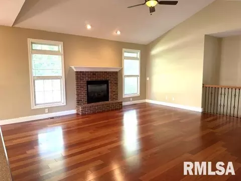 Living - 1620 Hoechester Rd, Springfield, IL 62712 photo 2 of 8