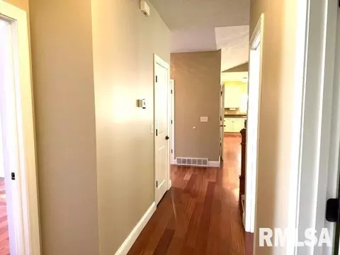 Entry Way - 1620 Hoechester Rd, Springfield, IL 62712 photo 3 of 7