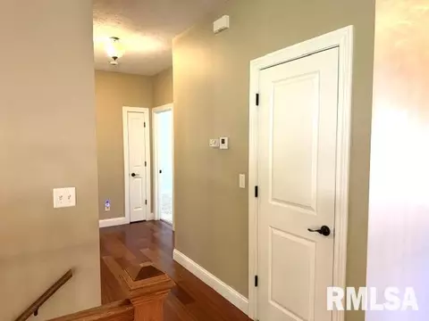 Entry Way - 1620 Hoechester Rd, Springfield, IL 62712 photo 6 of 7