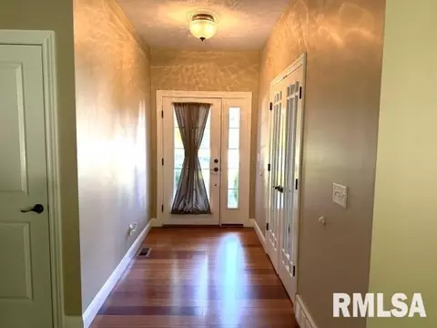 Entry Way - 1620 Hoechester Rd, Springfield, IL 62712 photo 1 of 7