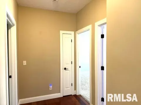 Entry Way - 1620 Hoechester Rd, Springfield, IL 62712 photo 5 of 7