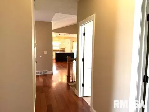 Entry Way - 1620 Hoechester Rd, Springfield, IL 62712 photo 4 of 7