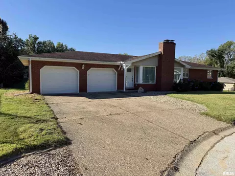 2910 Chateau Ct, Quincy, IL 62301