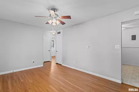 Entry Way - 47 Lilac Ln, Springfield, IL 62702 photo 1 of 2