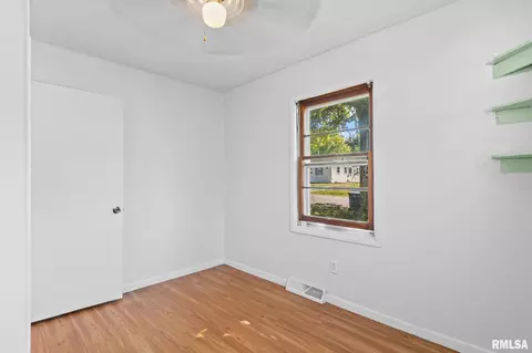 Bedroom - 47 Lilac Ln, Springfield, IL 62702 photo 5 of 7