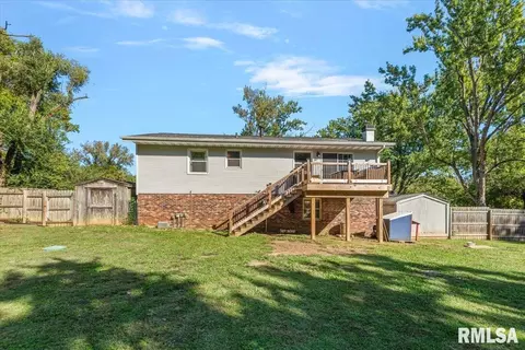 Exterior - 425 Pakey Rd, Springfield, IL 62712 photo 6 of 9
