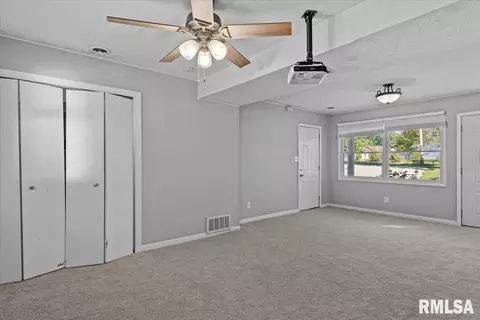 Living - 425 Pakey Rd, Springfield, IL 62712 photo 4 of 4