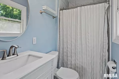 Bath - 425 Pakey Rd, Springfield, IL 62712 photo 2 of 2