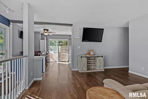 Entry Way - 425 Pakey Rd, Springfield, IL 62712 photo 1 of 3