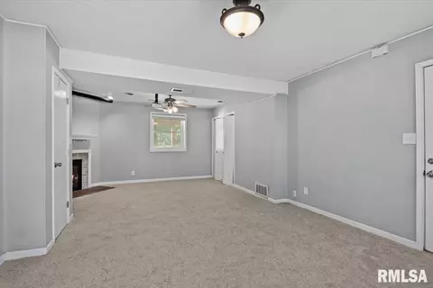 Living - 425 Pakey Rd, Springfield, IL 62712 photo 1 of 4