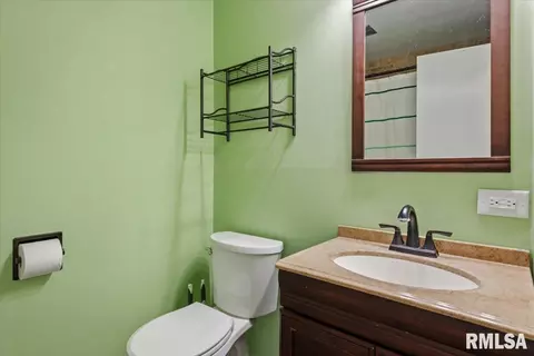 Bath - 425 Pakey Rd, Springfield, IL 62712 photo 1 of 2