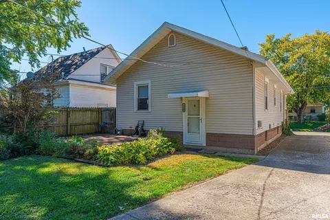 Exterior - 2340 S 11th St, Springfield, IL 62703 photo 3 of 6