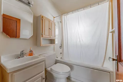 Bath - 2340 S 11th St, Springfield, IL 62703 photo 1 of 1