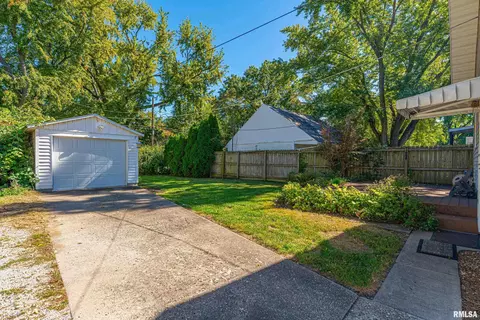 Exterior - 2340 S 11th St, Springfield, IL 62703 photo 6 of 6