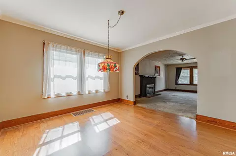 Living - 2340 S 11th St, Springfield, IL 62703 photo 4 of 4