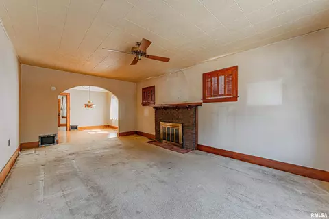Living - 2340 S 11th St, Springfield, IL 62703 photo 1 of 4