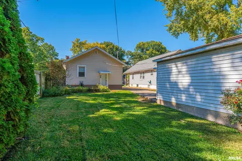 Exterior - 2340 S 11th St, Springfield, IL 62703 photo 4 of 6