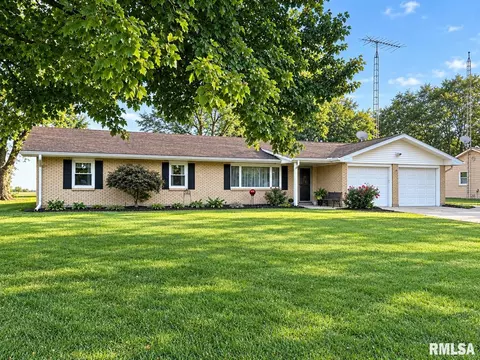207 Spring Bay Dr, Jacksonville, IL 62650