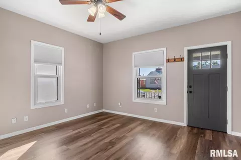 Entry Way - 1705 E Keys St, Springfield, IL 62702 photo 3 of 9
