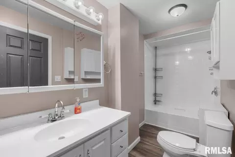 Bath - 1705 E Keys St, Springfield, IL 62702 photo 1 of 1