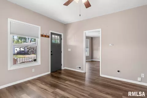 Entry Way - 1705 E Keys St, Springfield, IL 62702 photo 4 of 9