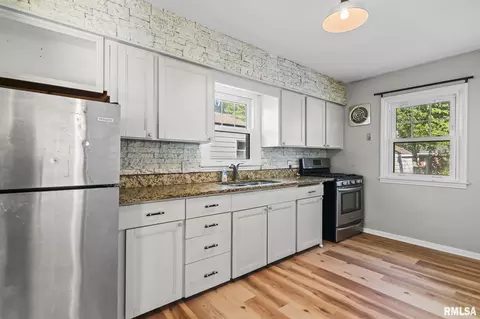 Kitchen - 2130 N 6th St, Springfield, IL 62702 photo 3 of 3