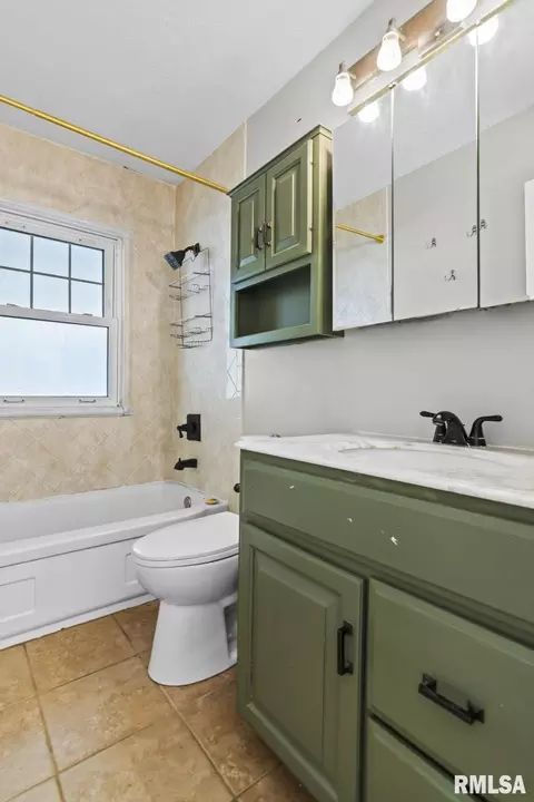 Bath - 2130 N 6th St, Springfield, IL 62702 photo 1 of 2