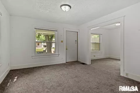 Living - 2516 S 10th St, Springfield, IL 62703 photo 1 of 2