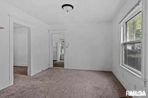 Entry Way - 2516 S 10th St, Springfield, IL 62703 photo 4 of 15
