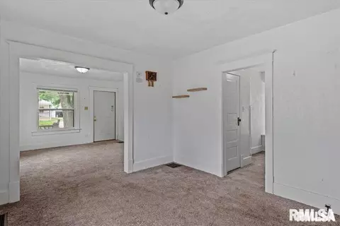 Entry Way - 2516 S 10th St, Springfield, IL 62703 photo 5 of 15