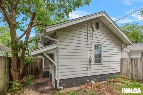 Exterior - 2516 S 10th St, Springfield, IL 62703 photo 5 of 6