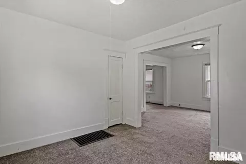 Entry Way - 2516 S 10th St, Springfield, IL 62703 photo 3 of 15