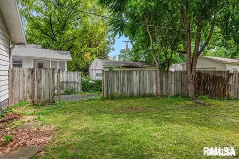 Exterior - 2516 S 10th St, Springfield, IL 62703 photo 6 of 6