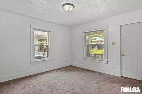 Entry Way - 2516 S 10th St, Springfield, IL 62703 photo 2 of 15