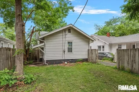 Exterior - 2516 S 10th St, Springfield, IL 62703 photo 4 of 6