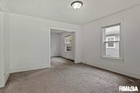 Entry Way - 2516 S 10th St, Springfield, IL 62703 photo 1 of 15