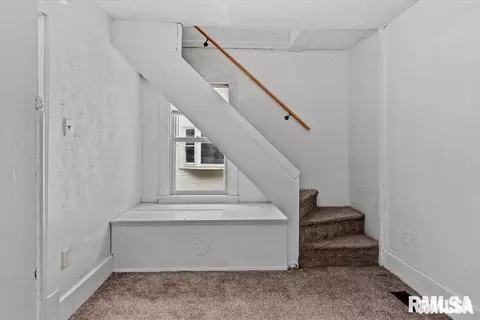 Entry Way - 2516 S 10th St, Springfield, IL 62703 photo 10 of 15