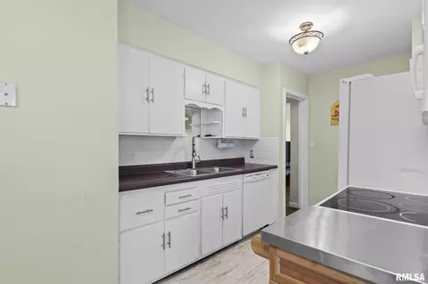 Kitchen - 2456 S 11th St, Springfield, IL 62703 photo 4 of 4