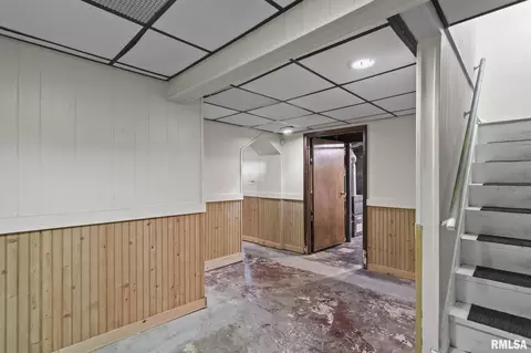 Entry Way - 2456 S 11th St, Springfield, IL 62703 photo 1 of 1