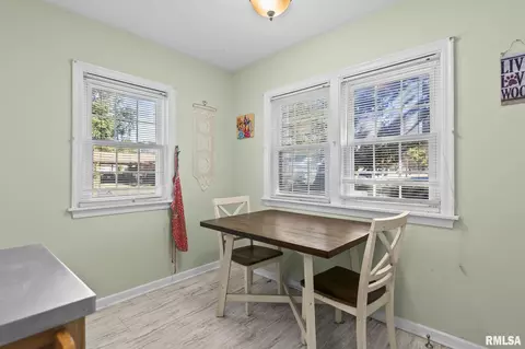 Dining - 2456 S 11th St, Springfield, IL 62703 photo 1 of 1