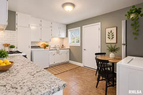 Kitchen - 11 Bunn Ct, Springfield, IL 62703 photo 1 of 1