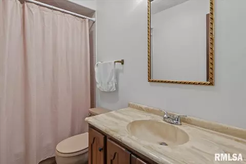 Bath - 2829 White Plains Ct, Springfield, IL 62704 photo 2 of 2