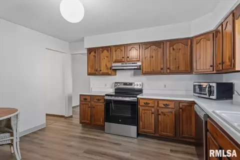 Kitchen - 2829 White Plains Ct, Springfield, IL 62704 photo 3 of 3