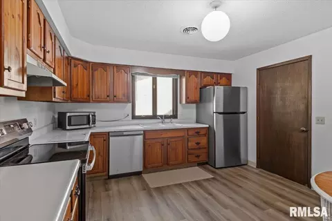 Kitchen - 2829 White Plains Ct, Springfield, IL 62704 photo 1 of 3