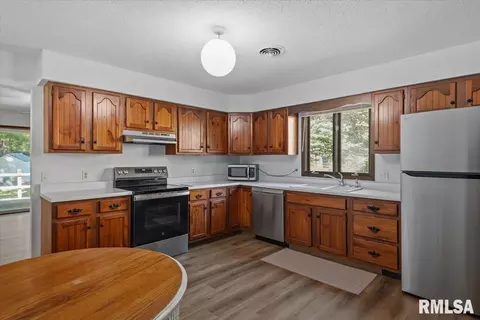 Kitchen - 2829 White Plains Ct, Springfield, IL 62704 photo 2 of 3